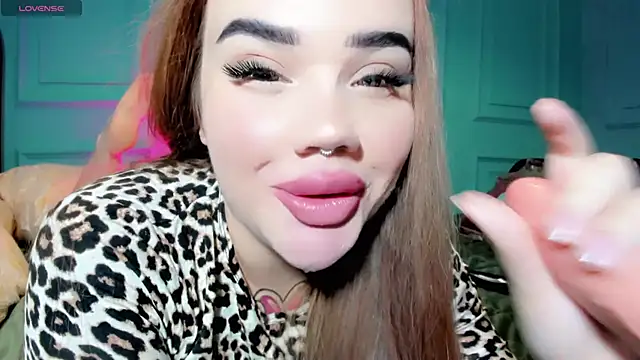 Aira vi online show from December 25, 12:58 pm