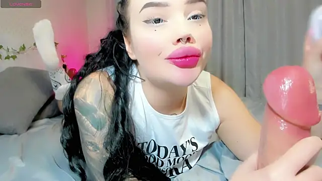 Aira vi online show from October 13, 2:06 pm