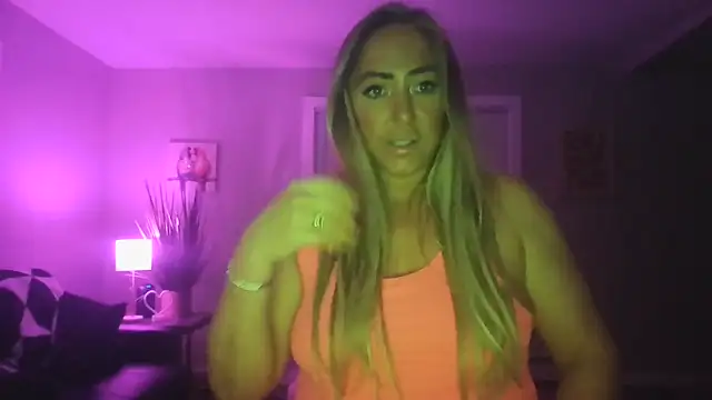 Snapshot of sunshinekisses chatting on February 8, 12:17 am sunshinekisses online show from February 8, 12:17 am