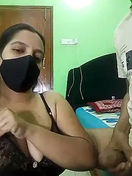 Snapshot of Taniya07 chatting on February 15, 6:23 am Taniya07 online show from February 15, 6:23 am