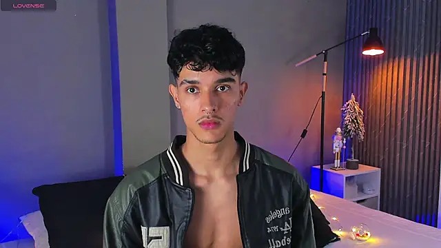 Snapshot of Busterspinter chatting on December 13, 6:53 am Busterspinter online show from December 13, 6:53 am