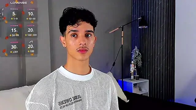 Snapshot of Busterspinter chatting on December 18, 8:36 pm Busterspinter online show from December 18, 8:36 pm