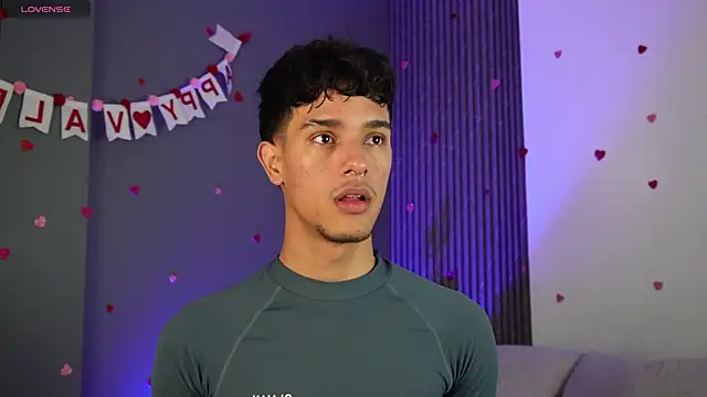 Snapshot of Busterspinter chatting on February 23, 9:22 am Busterspinter online show from February 23, 9:22 am