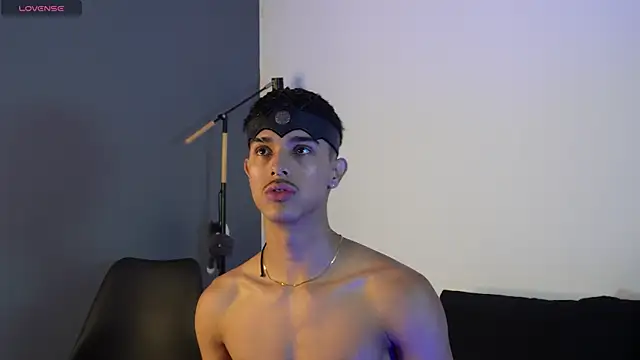 Snapshot of Busterspinter chatting on October 15, 4:51 pm Busterspinter online show from October 15, 4:51 pm