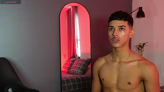 Snapshot of Busterspinter chatting on November 3, 7:04 pm Busterspinter online show from November 3, 7:04 pm