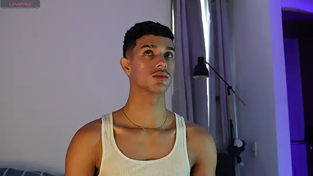 Snapshot of Busterspinter chatting on November 25, 1:22 pm Busterspinter online show from November 25, 1:22 pm