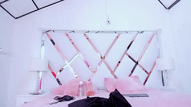 naughty  sara online show from February 8, 6:01 pm