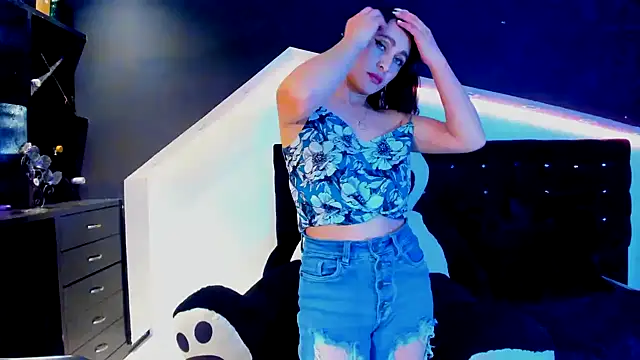 Coral Gibson online show from February 3, 3:17 pm