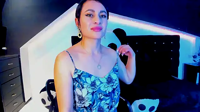 Coral Gibson online show from February 3, 6:17 pm