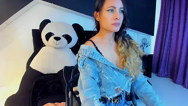 Coral Gibson online show from February 12, 12:44 pm