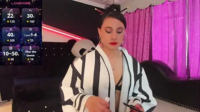 Coral Gibson online show from November 3, 1:23 pm