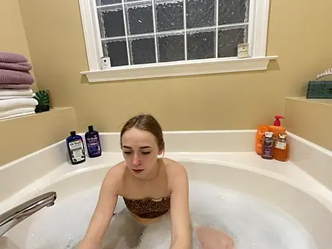 Maxinebabyyy online show from February 18, 12:59 am