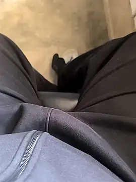 Snapshot of rana9639_1 chatting on December 14, 6:35 am rana9639 1 online show from December 14, 6:35 am