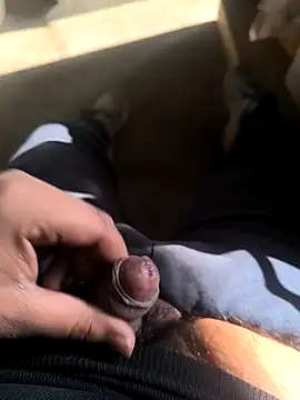 Snapshot of rana9639_1 chatting on February 1, 9:21 am rana9639 1 online show from February 1, 9:21 am