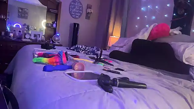 Snapshot of Dani_Dragon69 chatting on December 6, 1:51 am Dani Dragon69 online show from December 6, 1:51 am