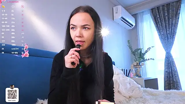 SynneFrary online show from October 13, 6:02 am