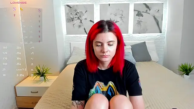 Snapshot of HarpyWitch chatting on December 7, 11:23 pm HarpyWitch online show from December 7, 11:23 pm