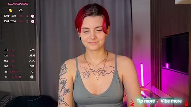 Snapshot of HarpyWitch chatting on December 12, 8:10 pm HarpyWitch online show from December 12, 8:10 pm