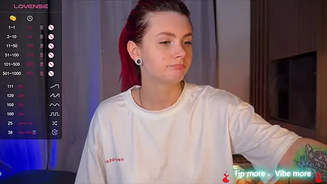 Snapshot of HarpyWitch chatting on February 1, 11:06 pm HarpyWitch online show from February 1, 11:06 pm