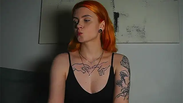 Snapshot of HarpyWitch chatting on October 3, 7:00 pm HarpyWitch online show from October 3, 7:00 pm