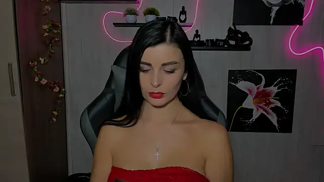 KayWuds online show from December 5, 6:11 pm