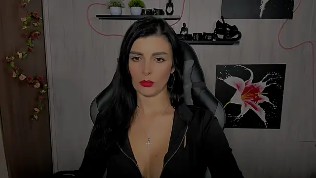 KayWuds online show from December 6, 4:06 pm