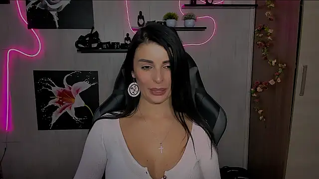 KayWuds online show from December 8, 4:50 pm