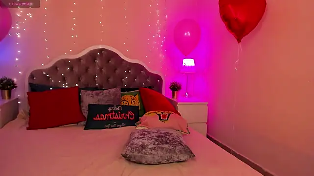 Snapshot of Aria69Stars chatting on February 24, 11:54 am Aria69Stars online show from February 24, 11:54 am