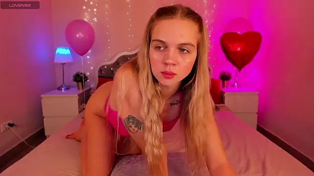 Snapshot of Aria69Stars chatting on March 7, 8:13 am Aria69Stars online show from March 7, 8:13 am