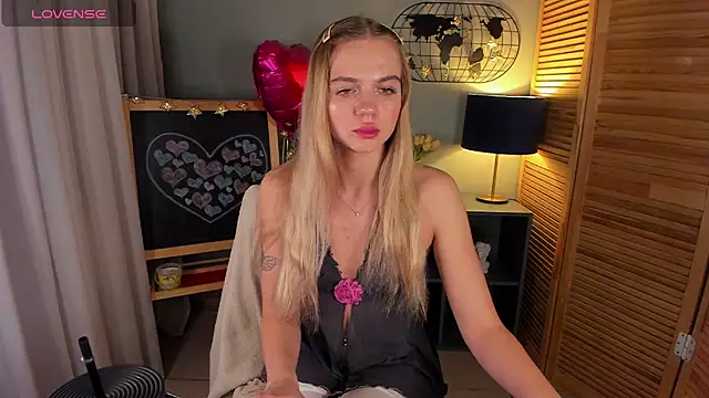 Snapshot of Aria69Stars chatting on March 20, 12:22 pm Aria69Stars online show from March 20, 12:22 pm