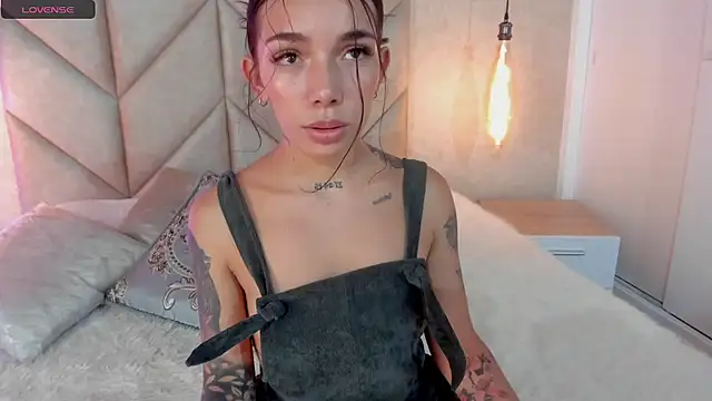 Mollymoon1 online show from January 20, 8:07 pm