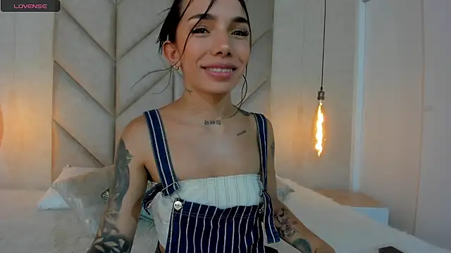 Mollymoon1 online show from January 22, 9:32 pm