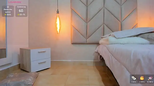 Mollymoon1 online show from March 13, 1:21 am