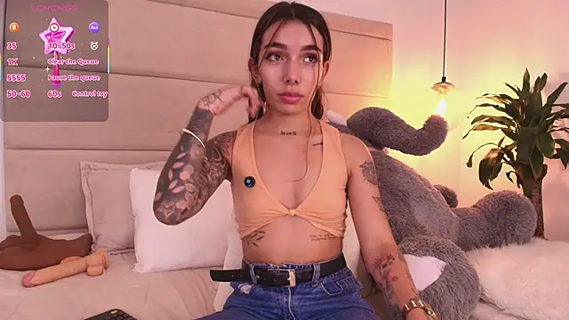 Mollymoon1 online show from September 18, 8:00 pm