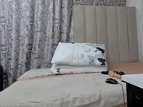 Pearl 00 online show from January 30, 10:30 pm