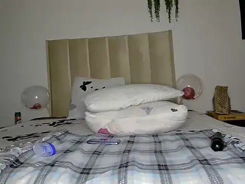 Pearl 00 online show from February 26, 10:20 pm