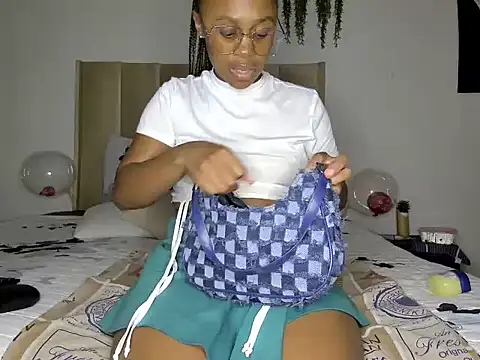 Pearl 00 online show from March 20, 9:02 pm