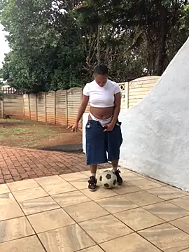 Pearl 00 online show from October 18, 11:00 am