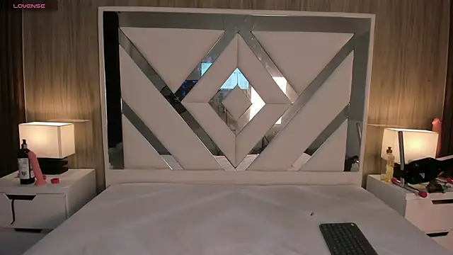 Snapshot of ValentinaThomas chatting on September 20, 7:37 pm ValentinaThomas online show from September 20, 7:37 pm