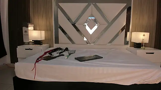 Snapshot of ValentinaThomas chatting on October 18, 7:25 pm ValentinaThomas online show from October 18, 7:25 pm