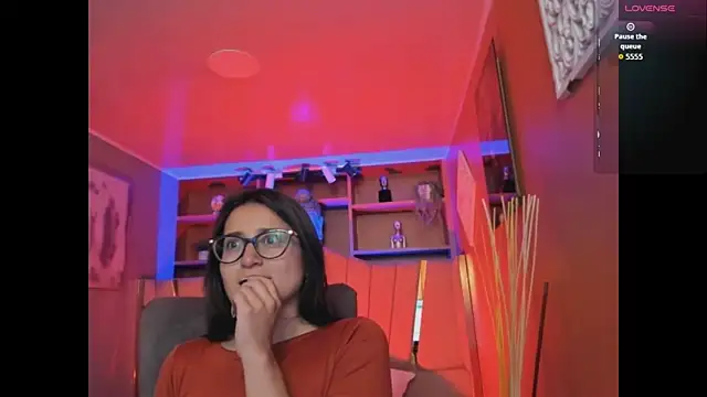 Lucy Williiams online show from October 20, 11:10 am