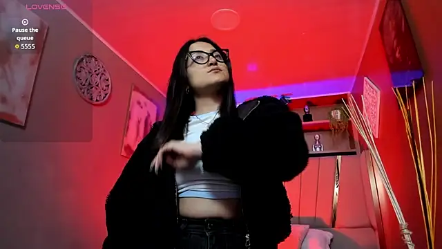 Lucy Williiams online show from November 13, 11:31 am