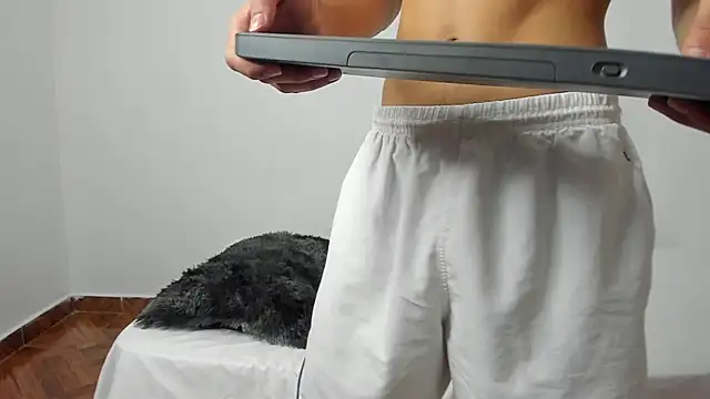 Snapshot of evanscollins chatting on December 11, 8:04 am evanscollins online show from December 11, 8:04 am