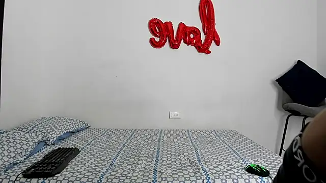 Snapshot of evanscollins chatting on October 10, 4:44 am evanscollins online show from October 10, 4:44 am