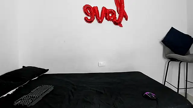 Snapshot of evanscollins chatting on November 25, 12:32 am evanscollins online show from November 25, 12:32 am