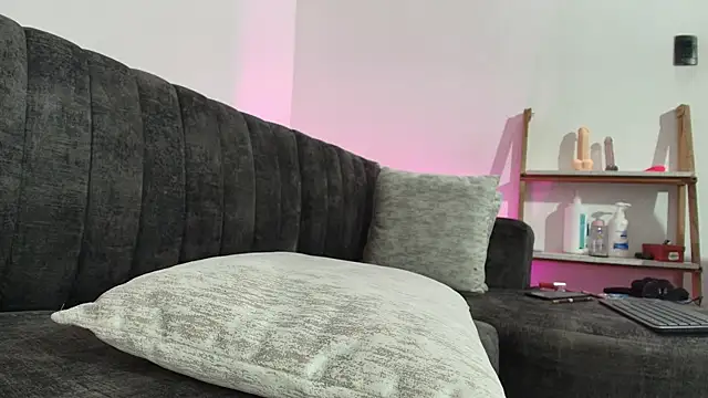 skinny and boyfriend online show from September 11, 4:40 pm