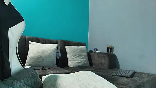 skinny and boyfriend online show from November 6, 4:30 pm