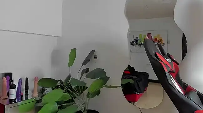 Milanxht online show from March 4, 9:00 pm