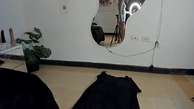 Milanxht online show from March 18, 9:32 pm