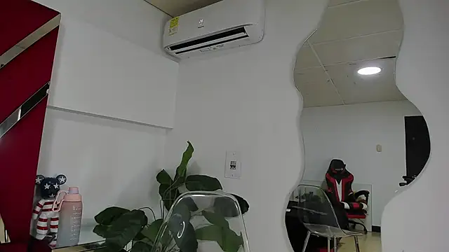 Milanxht online show from October 22, 8:41 pm